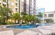 Kolam Renang 5 Fully Furnished and Comfy Design 1BR Apartment Silkwood Residences By Travelio