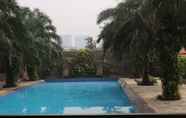 Swimming Pool 2 X-pressbedroom Mutiara-Bekasi
