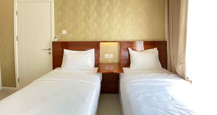 Bilik Tidur Private and Artistic 2BR Apartment at Parahyangan Residence By Travelio