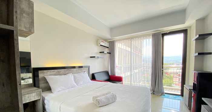 Bedroom Bright Studio Apartment at Beverly Dago By Travelio