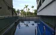 Swimming Pool 4 Bright Studio Apartment at Beverly Dago By Travelio