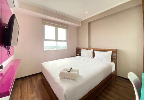 Bedroom Cozy and Modern 2BR at Gateway Pasteur Apartment By Travelio