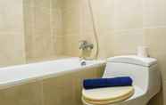 In-room Bathroom 7 Spacious & Strategic 3BR Apartment at Trillium Residence By Travelio