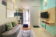 Ruang Umum Clean and Homey 1BR Apartment at Parahyangan Residence By Travelio