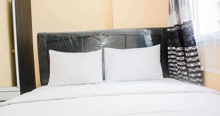 Bedroom Comfy 2BR Apartement at Mutiara Bekasi By Travelio