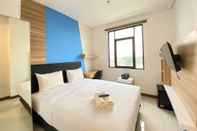 Kamar Tidur Cozy Studio near 23 Paskal at The Lodge Paskal Apartment By Travelio