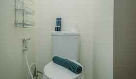 In-room Bathroom 5 Homey Studio near The Jungle Waterpark at Bogorienze Apartment By Travelio