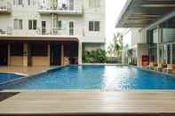 สระว่ายน้ำ Best Choice and Cozy Studio at Bogor Icon Apartment By Travelio