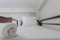 Bedroom Comfort Studio Apartment at Pluit Sea View By Travelio