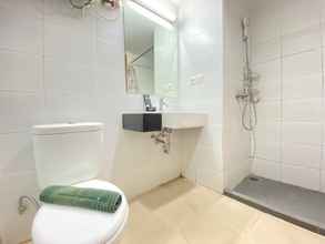 In-room Bathroom 4 Spacious Studio Room Apartment at Beverly Dago By Travelio