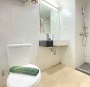 In-room Bathroom 4 Spacious Studio Room Apartment at Beverly Dago By Travelio