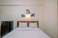 Kamar Tidur Comfy Studio near The Jungle Waterpark at Bogorienze Apartment By Travelio