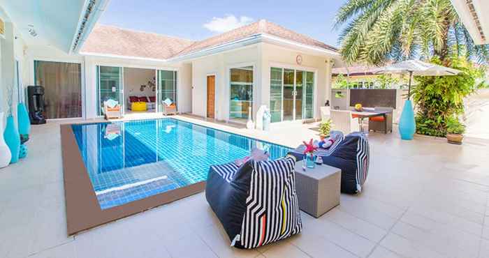 Bangunan Luxxbella Luxury Private Villa