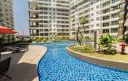 Swimming Pool 6 Homey & Cozy 1BR at Gateway Pasteur Apartment By Travelio