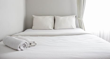 Bilik Tidur 2 Gorgeous & Modern 2BR Apartment at Newton Residence By Travelio