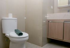 객실 내 욕실 4 Fully Furnished with Comfortable Design Studio at H Residence Apartment By Travelio