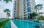 Swimming Pool 7 Comfy 1BR at Permata Hijau Suites Apartment with City View By Travelio