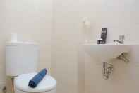 Toilet Kamar Alluring Studio near Bekasi Town Square at Lagoon Apartment By Travelio