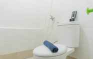 In-room Bathroom 6 Splendid 2BR Apartment at Bassura City By Travelio