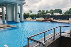 泳池 Minimalist and Comfy Studio at Pakubuwono Terrace Apartment By Travelio