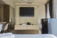 Ruang untuk Umum Comfort Minimalist Studio Apartment at Parkland Avenue By Travelio