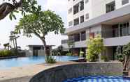 Swimming Pool 4 Comfort Minimalist Studio Apartment at Parkland Avenue By Travelio