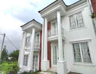 Exterior 2 Blessing Hills Cipanas