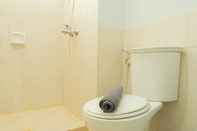 In-room Bathroom Homey and Spacious 2BR Green Central City Apartment By Travelio