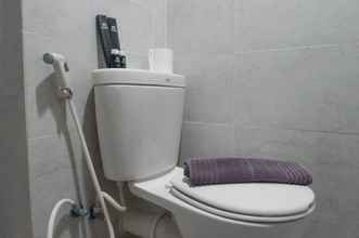 In-room Bathroom 4 Comfy & Best Price Studio Apartment Taman Melati Surabaya By Travelio