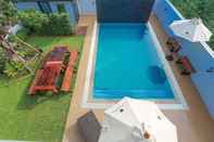 สระว่ายน้ำ Summer Sense Sattahip Pool Villa