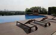 Swimming Pool 4 Modern Studio at Springwood Residence Apartment Tangerang By Travelio
