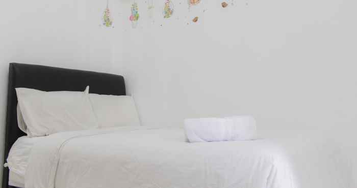 Kamar Tidur Clean and Modern Studio Apartment at M-Town Residences By Travelio