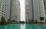 Kolam Renang 4 Clean and Modern Studio Apartment at M-Town Residences By Travelio