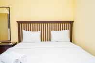 Kamar Tidur Cozy and Comfy 2BR Great Western Resort Apartment By Travelio