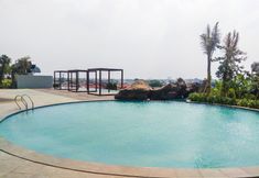 Swimming Pool 6 Simply and Comfy Studio Room at Grand Kamala Lagoon Apartment By Travelio