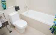 Toilet Kamar 6 Homey and Best Modern 2BR Apartment at Casa Grande Residence By Travelio