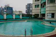 Swimming Pool Minimalist and Comfort Studio Puri Kemayoran Apartment By Travelio