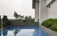 สระว่ายน้ำ 6 Cozy Living 1BR at Bintaro Plaza Residence Apartment By Travelio