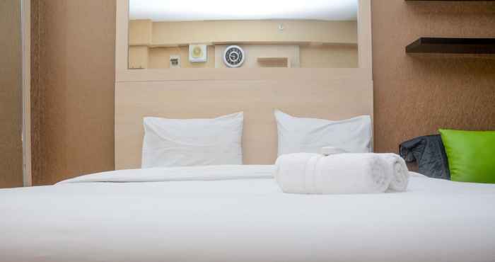 ห้องนอน Spacious and Comfort Studio Room Bassura City Apartment By Travelio