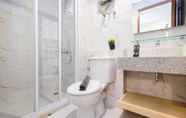 In-room Bathroom 5 Spacious Studio Apartment at Grand Kamala Lagoon By Travelio