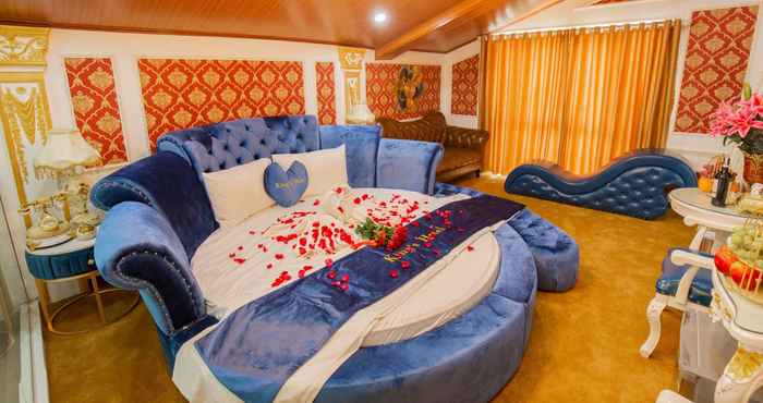 Kamar Tidur King's Hotel Dich Vong