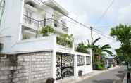 Exterior 7 Singgahsini Rumah Putih Mlati Yogyakarta (Female Only)