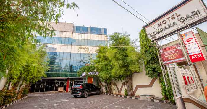 Luar Bangunan Hotel Cempaka Sari