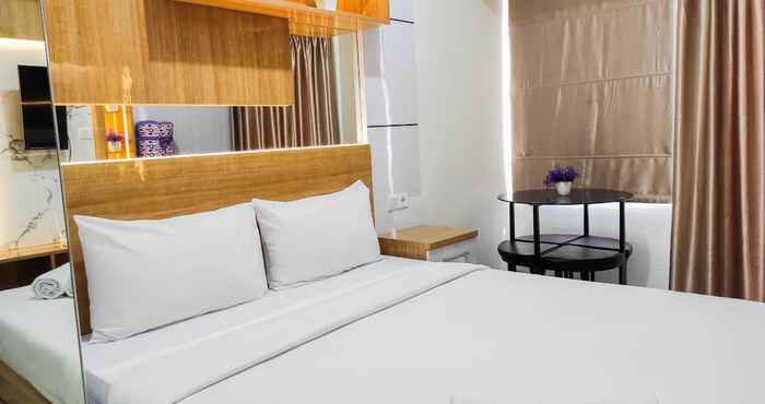 Bedroom Comfort Studio Apartment at Vida View Makassar By Travelio