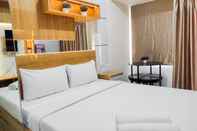 Bedroom Comfort Studio Apartment at Vida View Makassar By Travelio