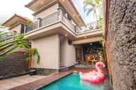 Swimming Pool Amaluku Private Villa by Supala