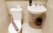 Toilet Kamar 6 Best View Luxurious 2BR Connected to Mall at Supermall Mansion Apartment By Travelio