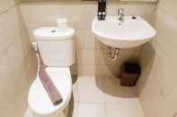 Toilet Kamar Best View Luxurious 2BR Connected to Mall at Supermall Mansion Apartment By Travelio