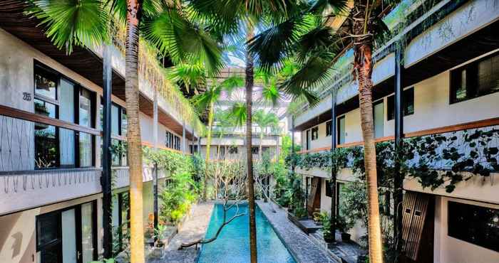 Lobi Outpost Ubud Penestanan Coliving & Coworking