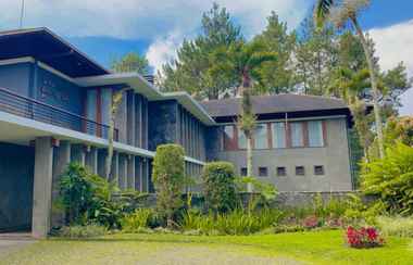 Exterior 2 Villa Okta Lembang Bandung